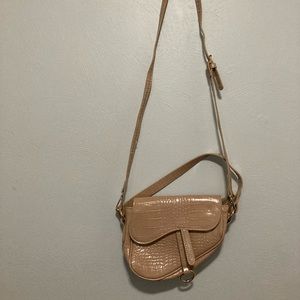 Saddle bag shaped crossbody bag